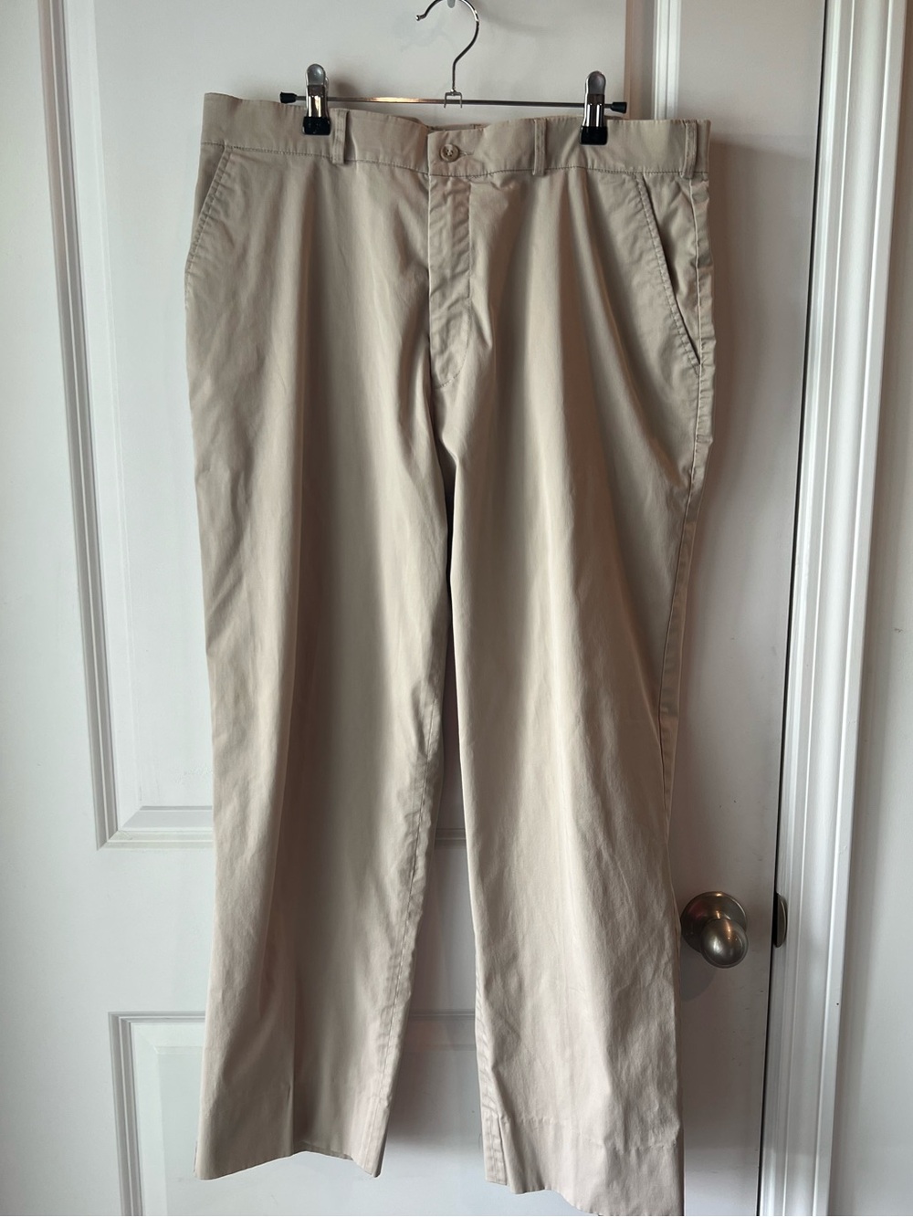 Men's Classic Straight Chino Pants in Khaki. Size 38